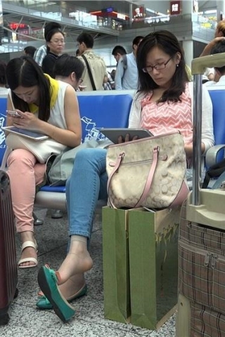 查看完整内容：成熟牛仔紧身裤少F有人的透明短丝袜 [1.18 GB/MP4]（视频版） - 共7张图片