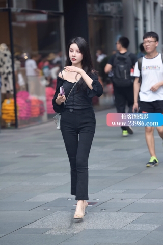 黑色长裤街拍凉高美女