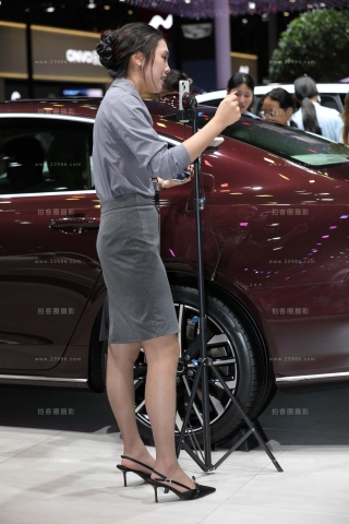 Volvo靓丽的销售主播