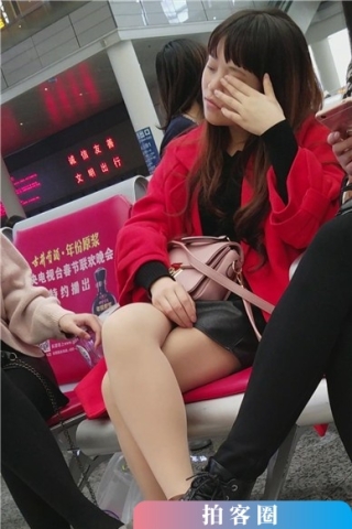 查看完整内容：4k-高铁站候车室拍摄极品肉丝大红外套美眉（视频版） - 共8张图片