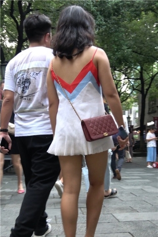 4K 超短吊带裙身材娇小的街怕美女（视频版）