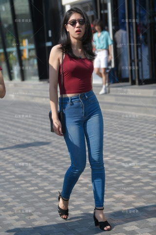 【街拍之魂赛帖】性感紧致牛仔