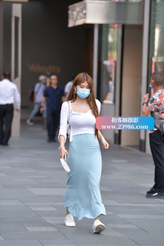 查看完整内容：小姐姐的身材是真不错 - 共23张图片