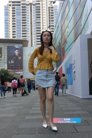 4K - 黄色衣服街拍美女 [1.65 GB/MP4]（视频版）