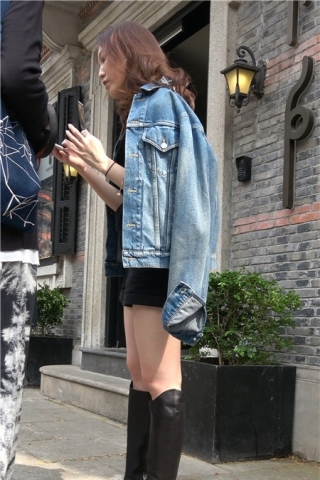 4k-超性感街拍美腿姐妹花 [1.62 GB]（视频版）