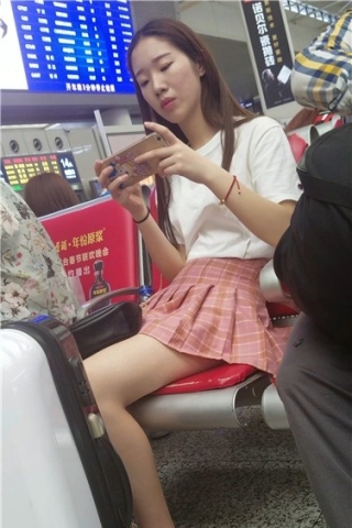 查看完整内容：4k超清，极品气质长腿粉裙美眉（视频版） - 共10张图片