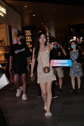 夜拍吊带连衣裙小姐姐