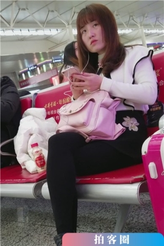 查看完整内容：4k-清纯甜美黑色裤袜美腿美眉（视频版） - 共6张图片