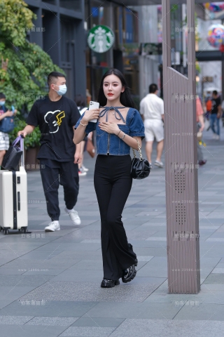 查看完整内容：【视觉冲击赛贴】黑丝紧身喇叭裤美女 - 共19张图片