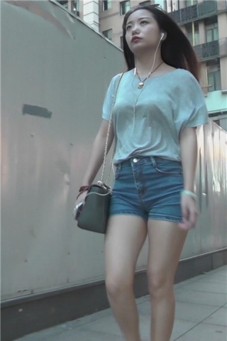 查看完整内容：街拍清新美臀热裤性感长发小姐姐 [693 MB]（视频版） - 共6张图片