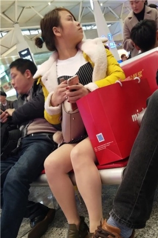 查看完整内容：4k超清，高铁站候车室拍摄美腿气质美眉（视频版） - 共10张图片