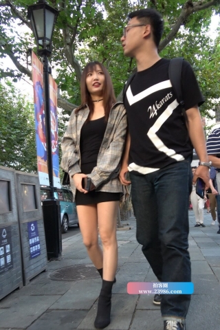 4K - 街拍黑色包臀短裙小妹 [2.40 GB/MP4]（视频版）