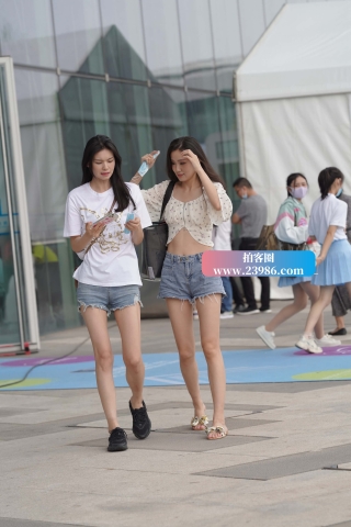 青春气息短牛姐妹