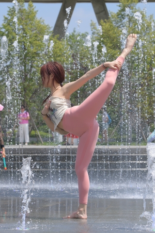 灵动的粉裤美眉【原图+视频】