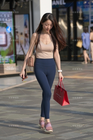 【街拍之魂赛帖】蓝色紧致般的顺滑