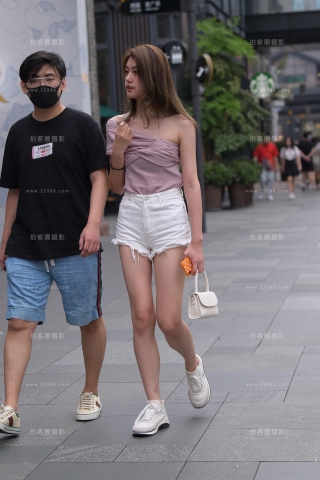 查看完整内容：白热裤，大长腿美眉 - 共16张图片