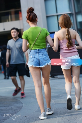 咔喳赛34 热裤妹身后跟着一大串