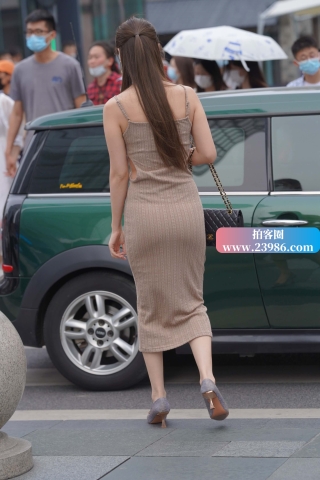 街拍气质长裙美女