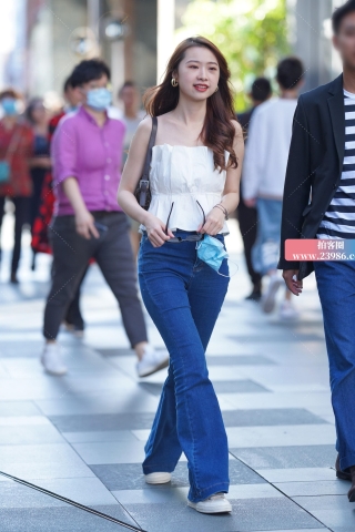 这个姐姐有点可爱