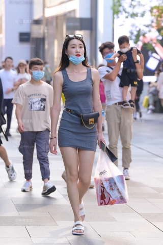 查看完整内容：性感包臀裙美女 - 共18张图片