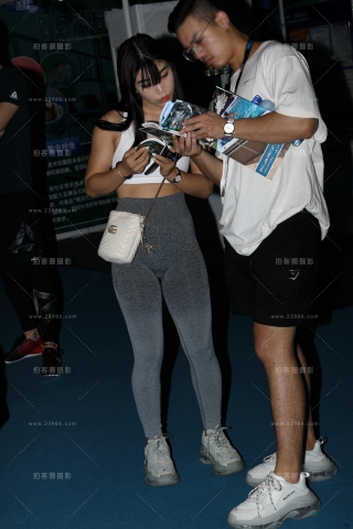 【欧阳赛帖】性感灰色紧身裤美女