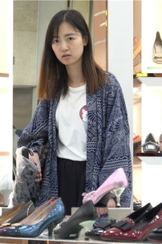 4K 娇嫩美足凉拖美女试鞋 [0.99 GB]（视频版）