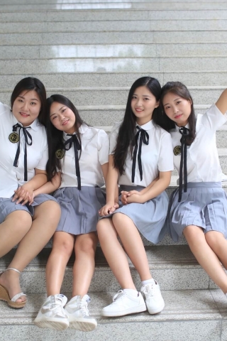 查看完整内容：中国各大高校女大学生丝袜毕业照原图280G打包(完整版) - 共19张图片