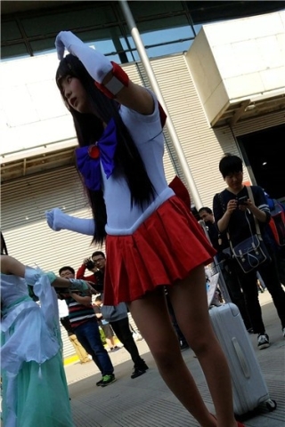 查看完整内容：4k超清，大红色高跟鞋长腿短裙性感showgirl美女（视频版） - 共10张图片