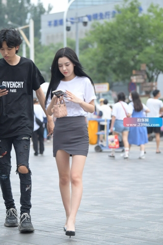 街拍白衬衫大长腿美女