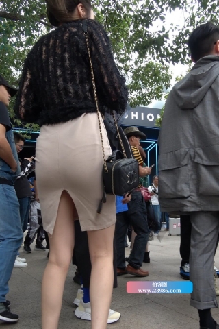 查看完整内容：4K - 性感的开叉包臀裙街拍美女 [1.13 GB/MP4]（视频版） - 共10张图片