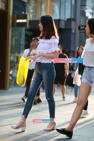 【视觉冲击赛帖】逆光下的紧牛美眉