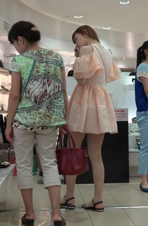 4K - 连衣裙小姐姐试鞋大片 [1.82 GB/MP4]（视频版）