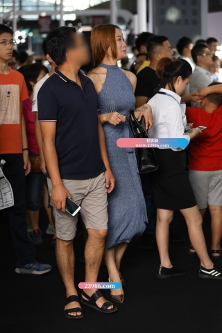 极品妖娆身材长裙少妇