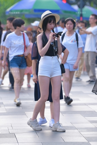 【视觉冲击赛贴】夏日炎炎，高腰紧身热裤美眉