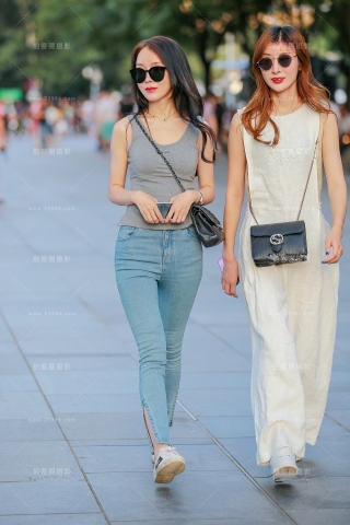 查看完整内容：牛仔裤** - 共19张图片