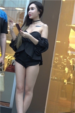 查看完整内容：4k-打扮时尚性感丰满美女，一张网红脸 [3.01 GB]（视频版） - 共8张图片