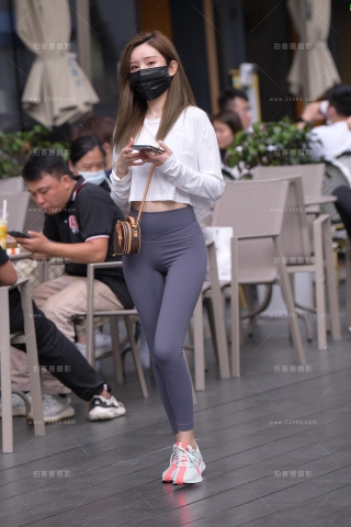 又一个小蛮腰翘臀美女~赞