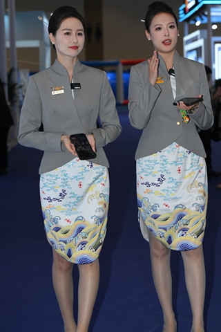 海航空姐-俩乘务长在直播呢（完整版）