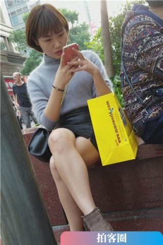 4k-花坛边玩手机的短发女孩，换个角度继续拍（视频版）