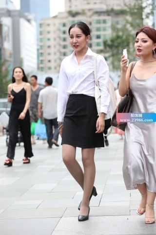 街拍白衬衫。OL工装，丝袜