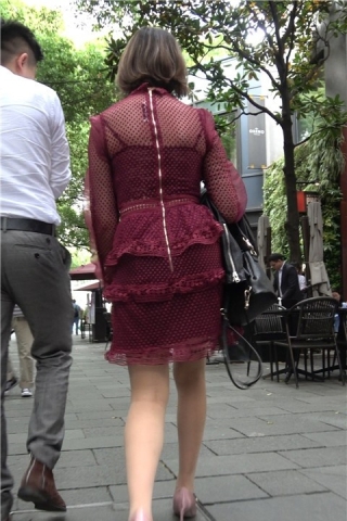 4K 性感身材街拍高跟红裙美女（视频版）