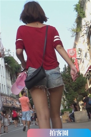 查看完整内容：街拍红色T恤的美女，一双修长的美腿。[869 MB]（视频版） - 共8张图片