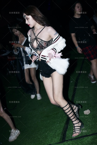 【咔喳赛帖】装扮超靓（城市版）（完整版）