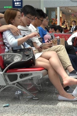 查看完整内容：4K - 短发美腿MM挑鞋 [1.89 GB/MP4] （视频版） - 共5张图片