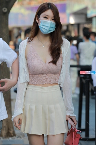 【玻璃街拍】时尚性感美女