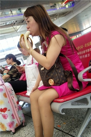 查看完整内容：4k-吃香蕉的丝袜美腿少妇，你是不是也邪恶了？（视频版） - 共10张图片