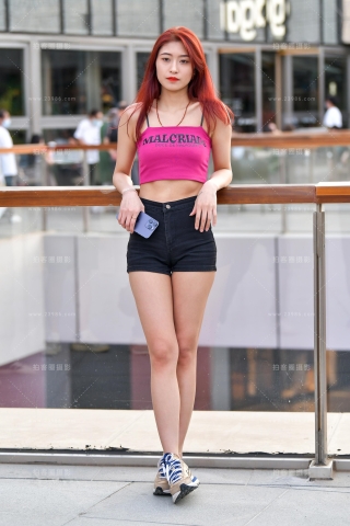 ★搭讪高挑黑热裤美女