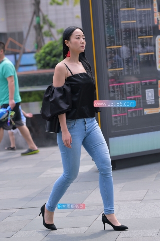 【街拍之魂赛帖】逛街的吊带紧牛