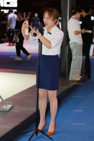 棕色高跟汽车销售主播