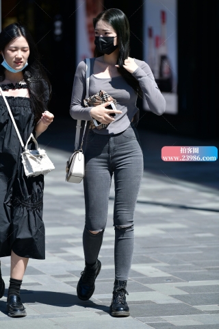 ★聊天逛街牛仔裤美女